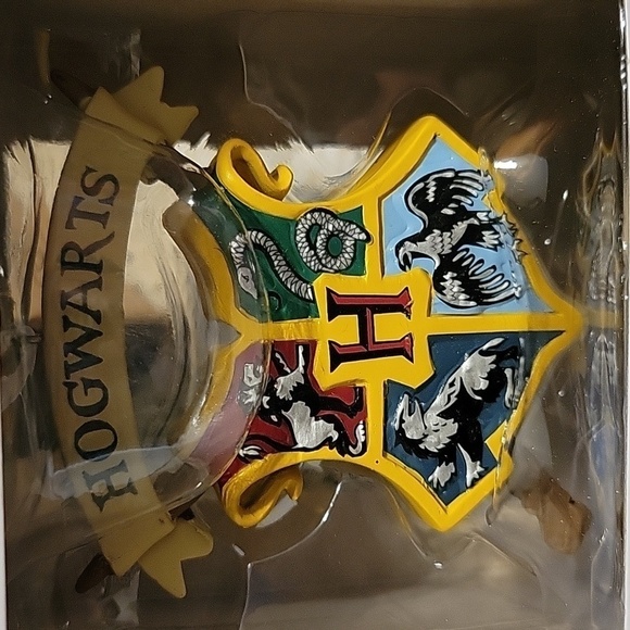 Wizarding world Harry Potter Hogwarts Crest Hallmark Ornament - Picture 2 of 2